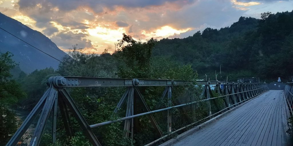 Grenzbrücke über den Drin zwischen Montenegro und Bosnien-Herzegowina