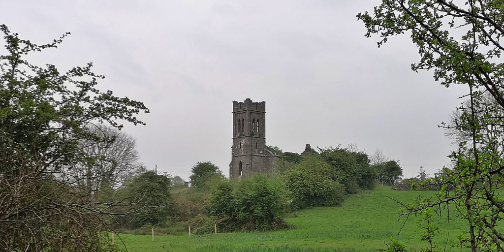 Kirchenruine bei Mace